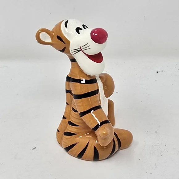 Vintage Walt Disney Productions Japan ceramic Tigger figurine collectible - Picture 2 of 6